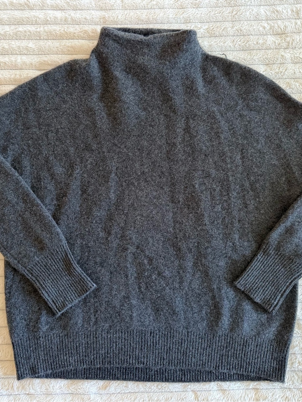 Magaschoni Charcoal Wool-Cashmere Turtleneck Sweater 🧶🧶🧶